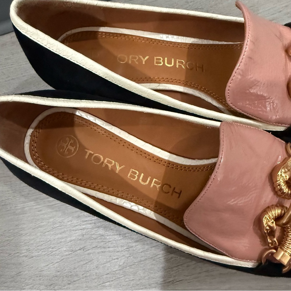 Tory Burch Pump Loafer Jessa Chain in Patent Pink Black - Picture 5 of 10